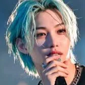 chat with ai character: Felix