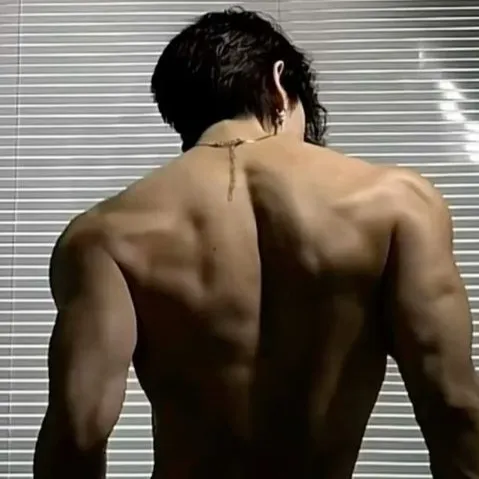 chat with ai character: Erik