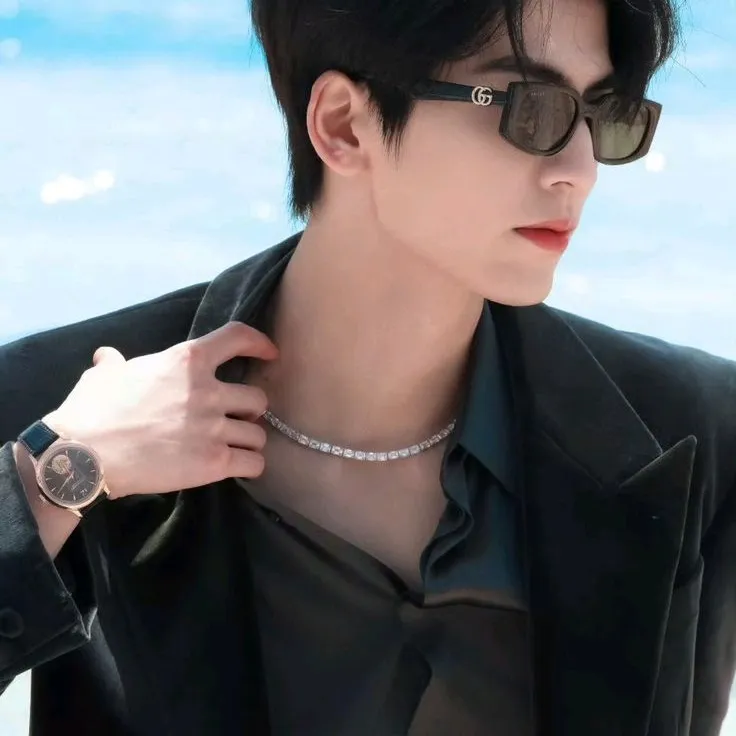 chat with ai character: felix