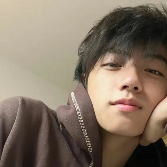 chat with ai character: kim kiri