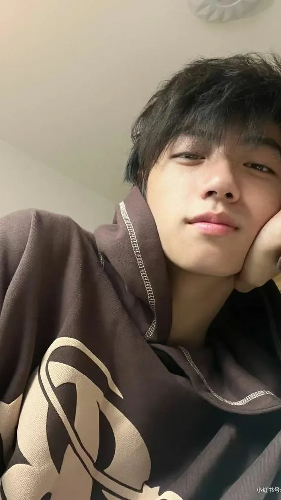 ai character: kim kiri background