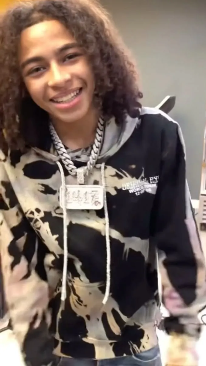 ai character: dd osama  background