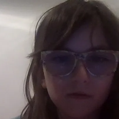 chat with ai character: izzyfox