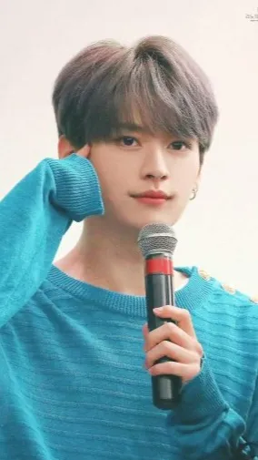 ai character: Lee know background