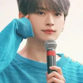 chat with ai character: Lee know