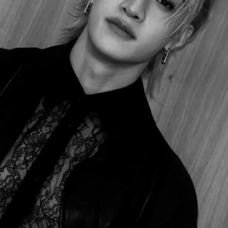 chat with ai character: Bang Chan