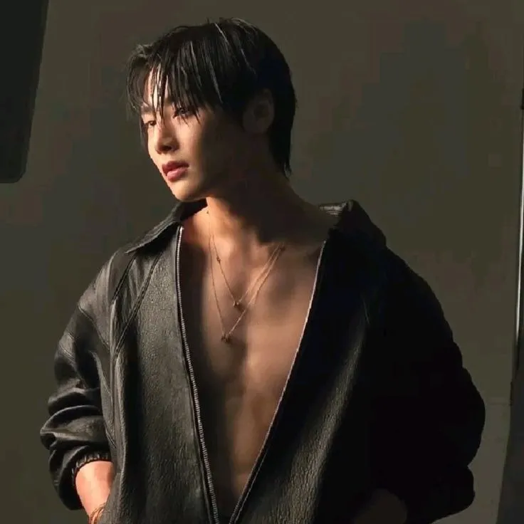 chat with ai character: I.N 