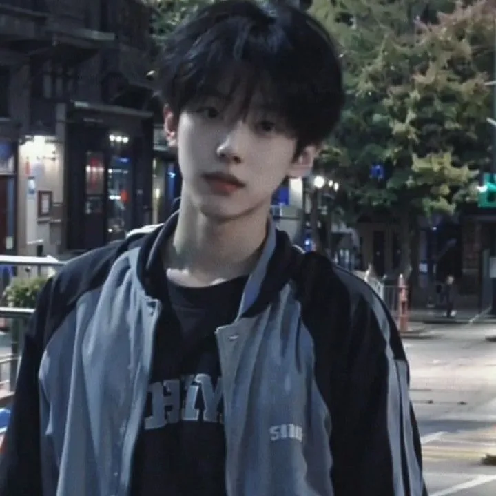 chat with ai character: isen