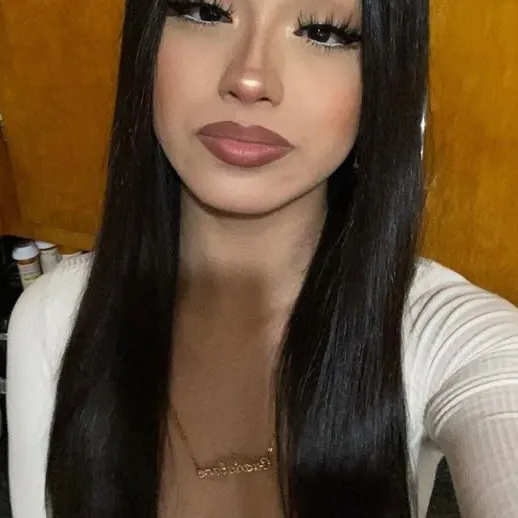 chat with ai character: Maisy