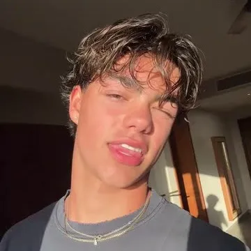 chat with ai character: Malachi Barton 