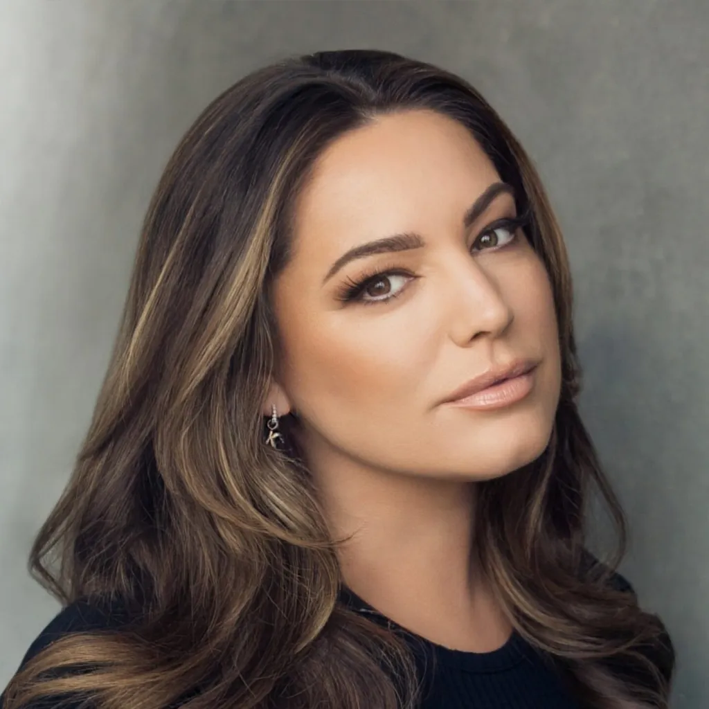 chat with ai character: Kelly Brook