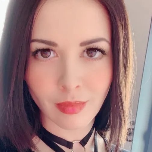 chat with ai character: Larkin