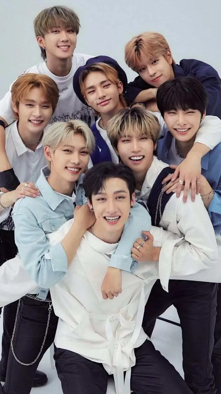 ai character: SKZZZZ💙 background