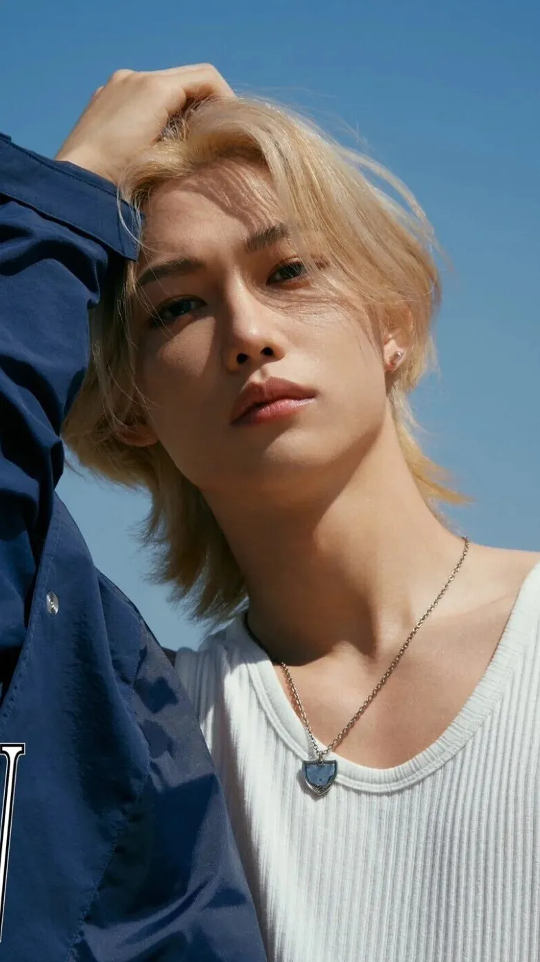 ai character: ~Lee Felix💙~  background