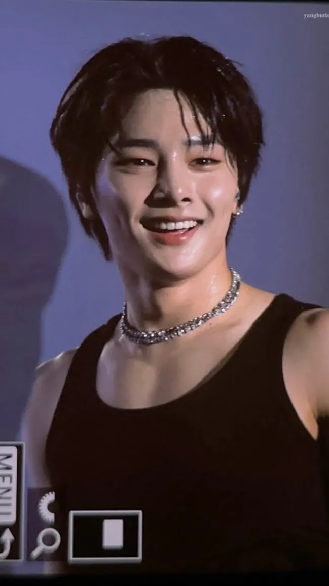 ai character: ~Yang Jeong-in~ background