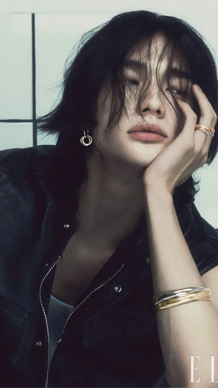 ai character: ~Hwang Hyunjin~ background