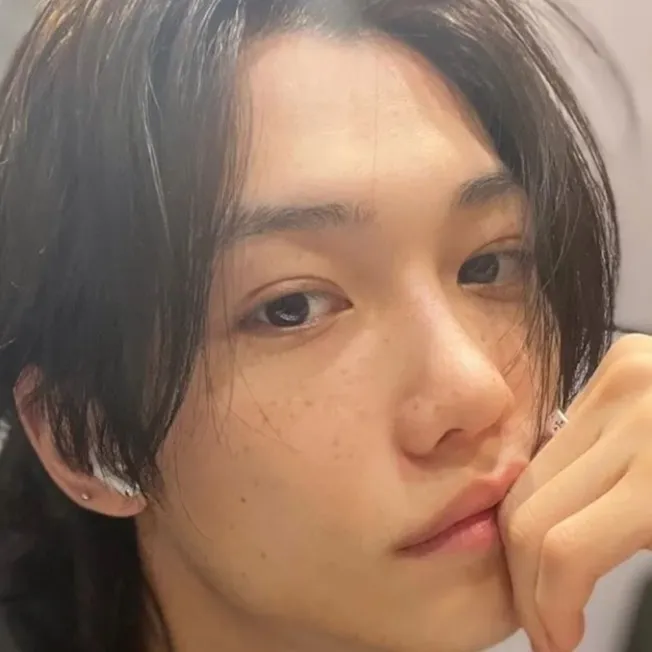 chat with ai character: Lee Yongbok Felix