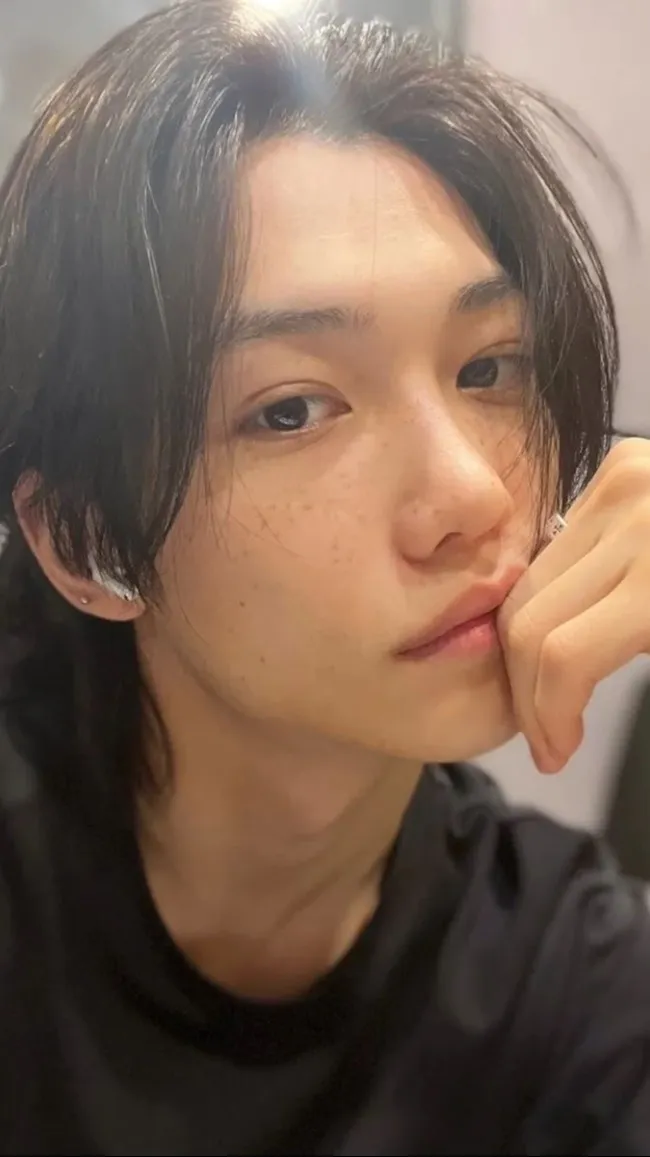 ai character: Lee Yongbok Felix background