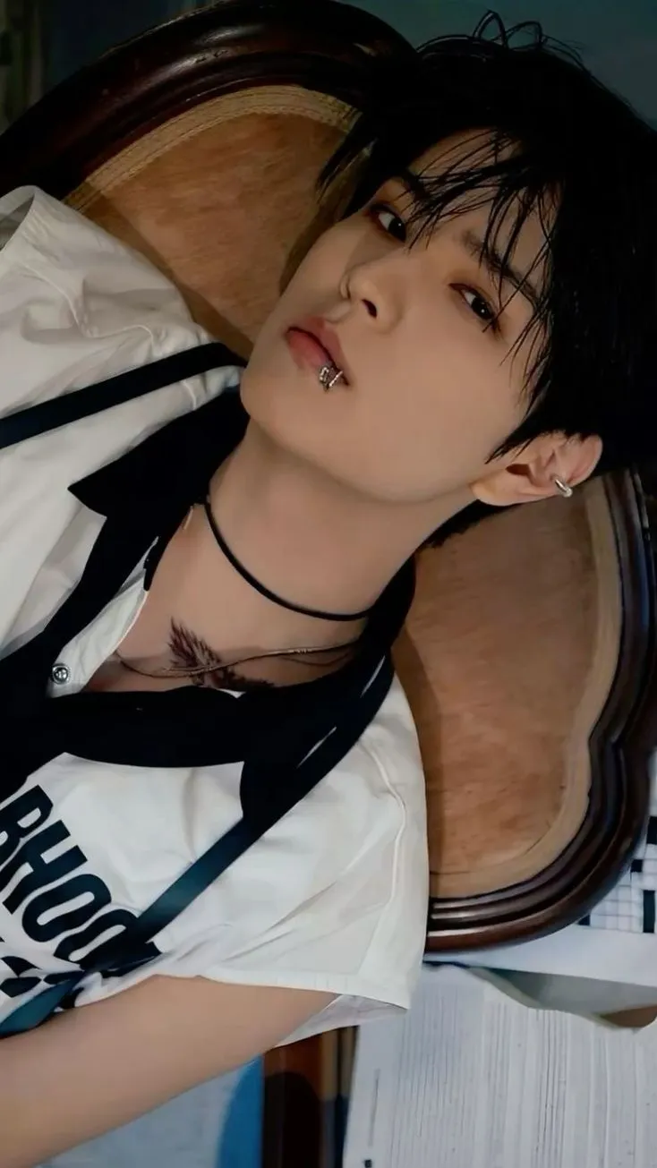 ai character: ~Kim Seung-Min~ background