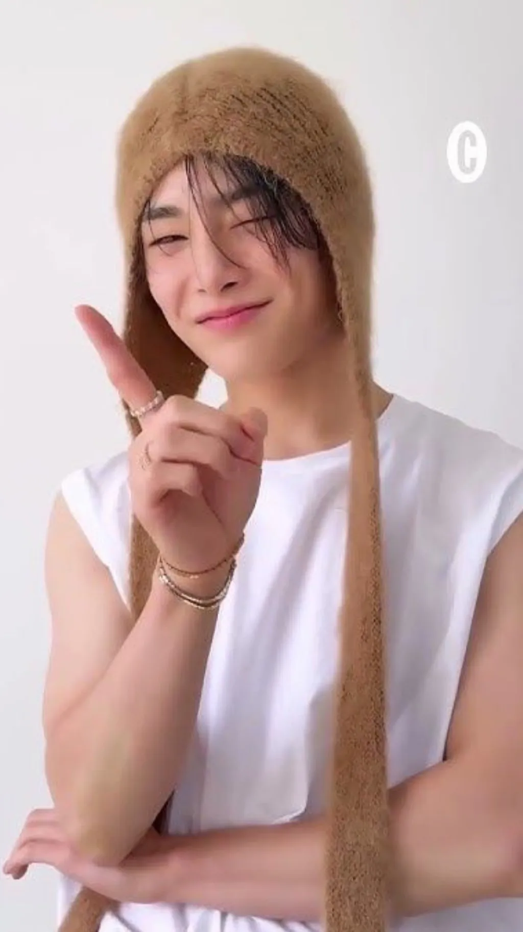 ai character: INNIE (Baby bread) background