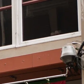 chat with ai character: HH karen