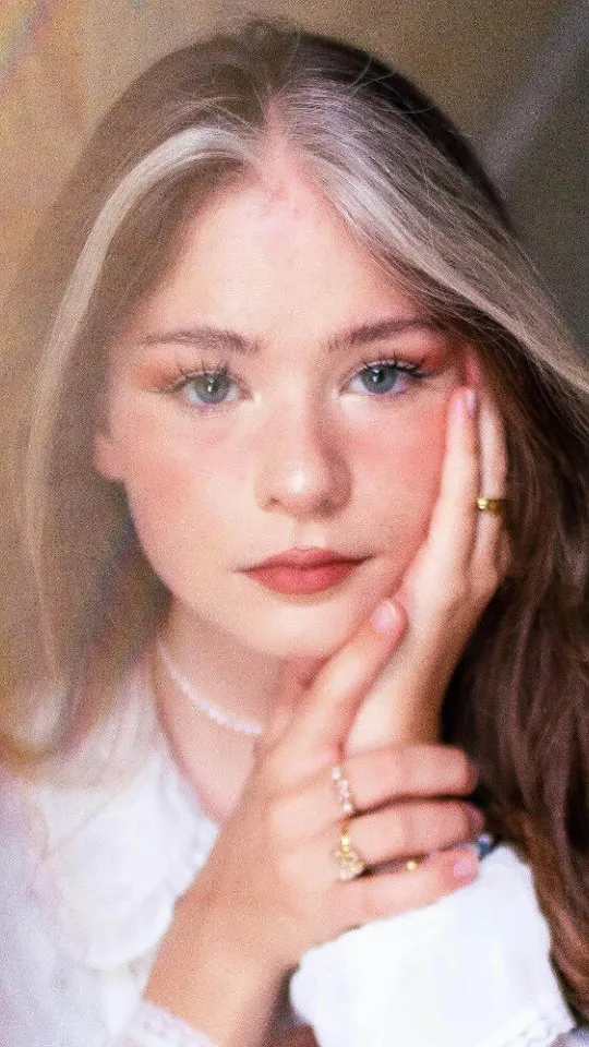 ai character: Emily background