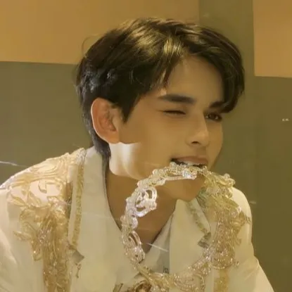 chat with ai character: KURT