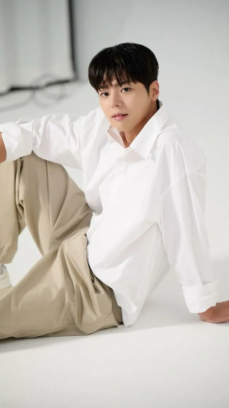 ai character: ryeooun background