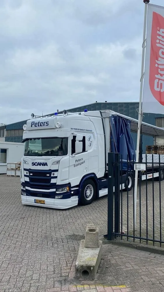 ai character: Peters transport background