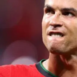 chat with ai character: Ronaldo