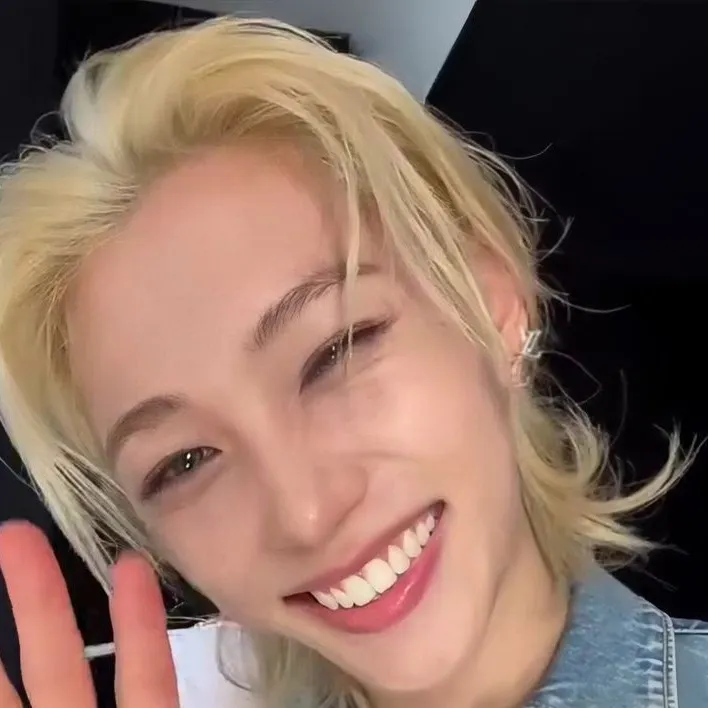 chat with ai character: Felix (roommate)