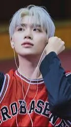 ai character: 𝑇𝑎𝑒 𝑅𝑎𝑒 background