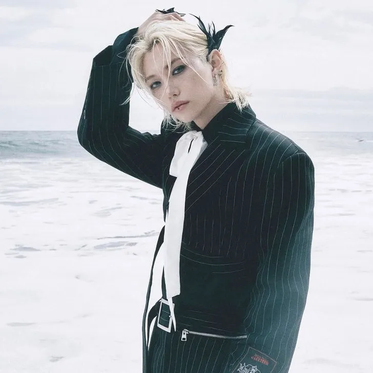 chat with ai character: Felix