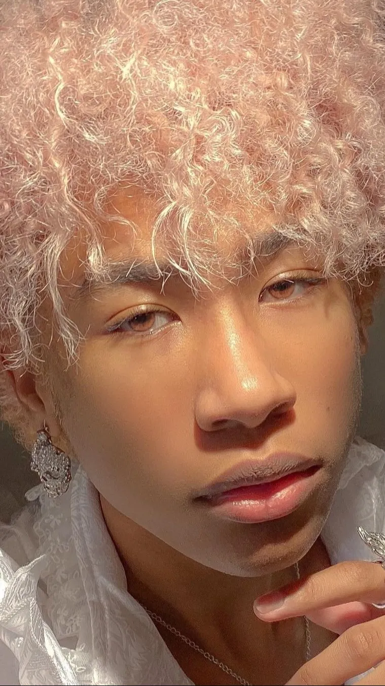 ai character: Mikea background