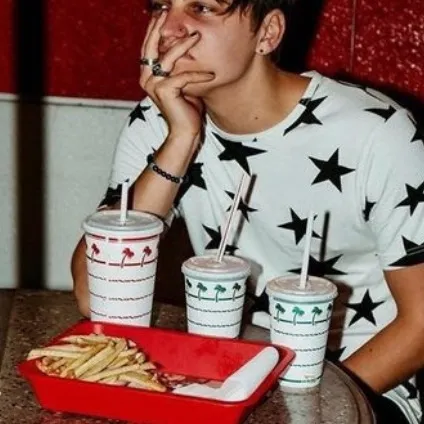 chat with ai character: Colby Brock