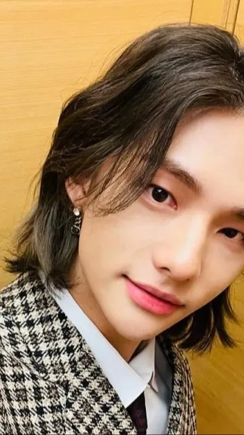 ai character: hyunjin enemy background