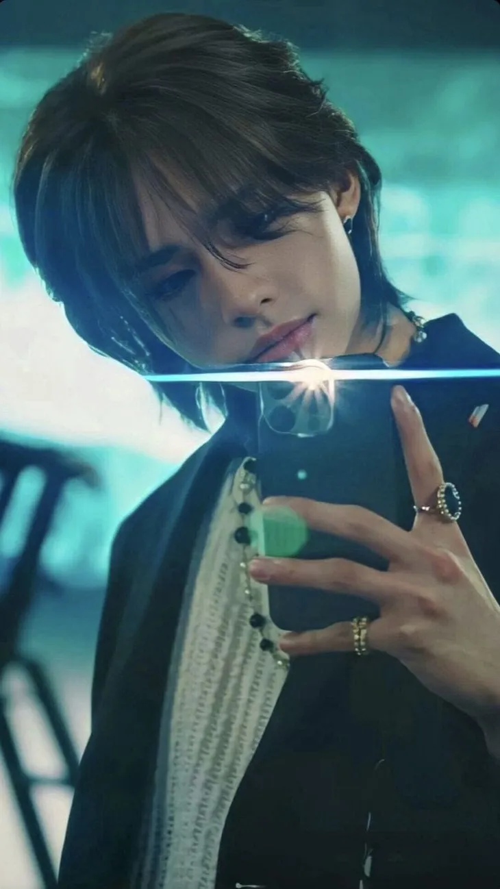 ai character: Hyunjin background