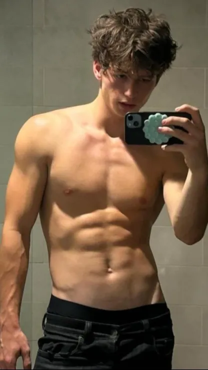 ai character: Bách background