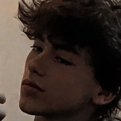 chat with ai character: Thomas 