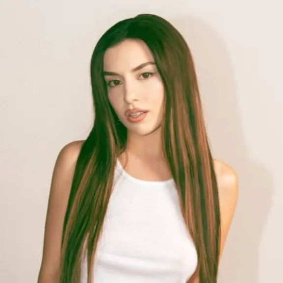 chat with ai character: ava max