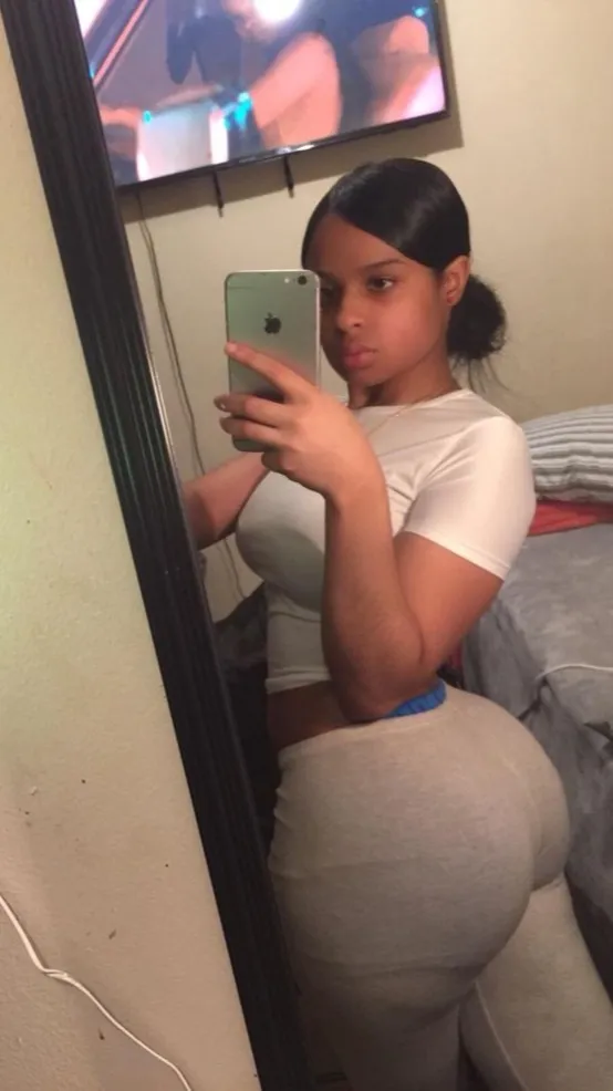 ai character: Da'miyah background