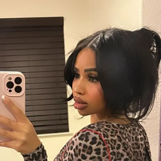 chat with ai character: Chesani