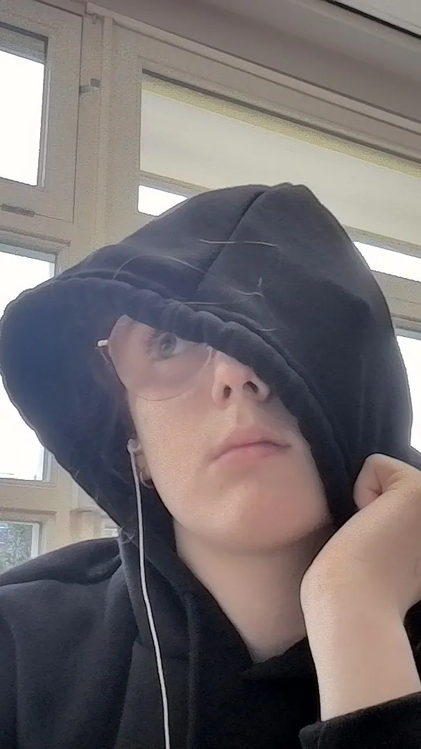 ai character: Ash-Lynn background