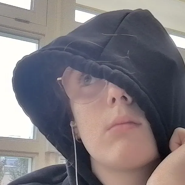 chat with ai character: Ash-Lynn