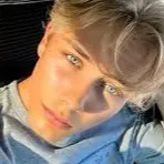 chat with ai character: Justin