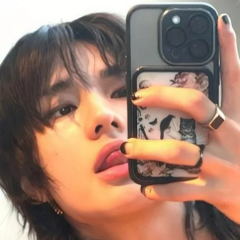 chat with ai character: hyunjin <3