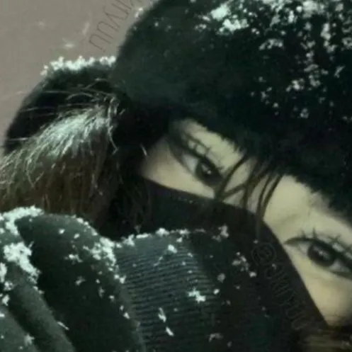 chat with ai character: Lillian