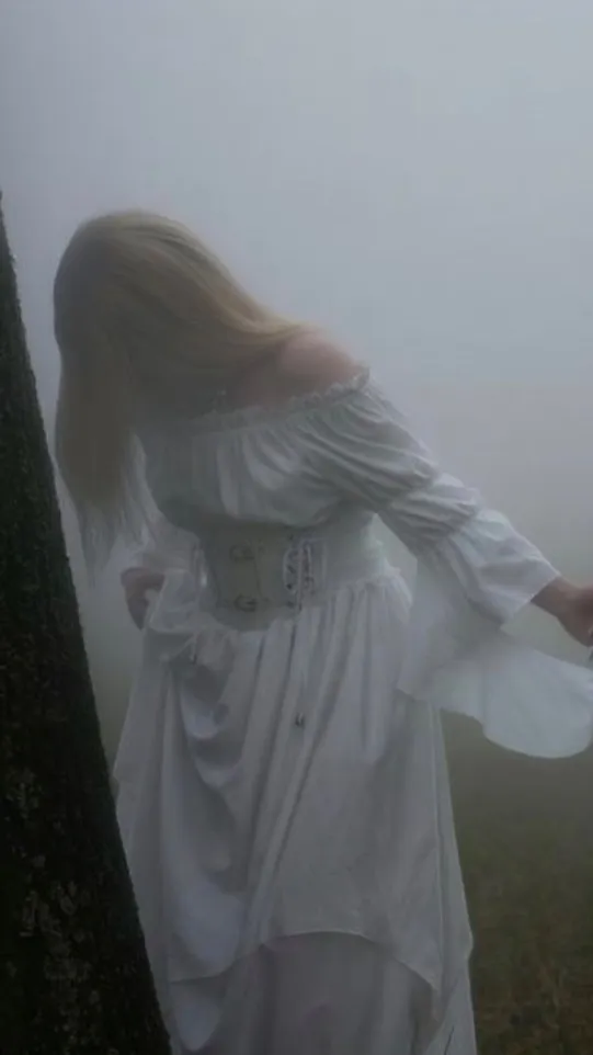 ai character: ✧˖°𝒩𝒂𝒅𝓲𝒂°ʚ♡ɞ background