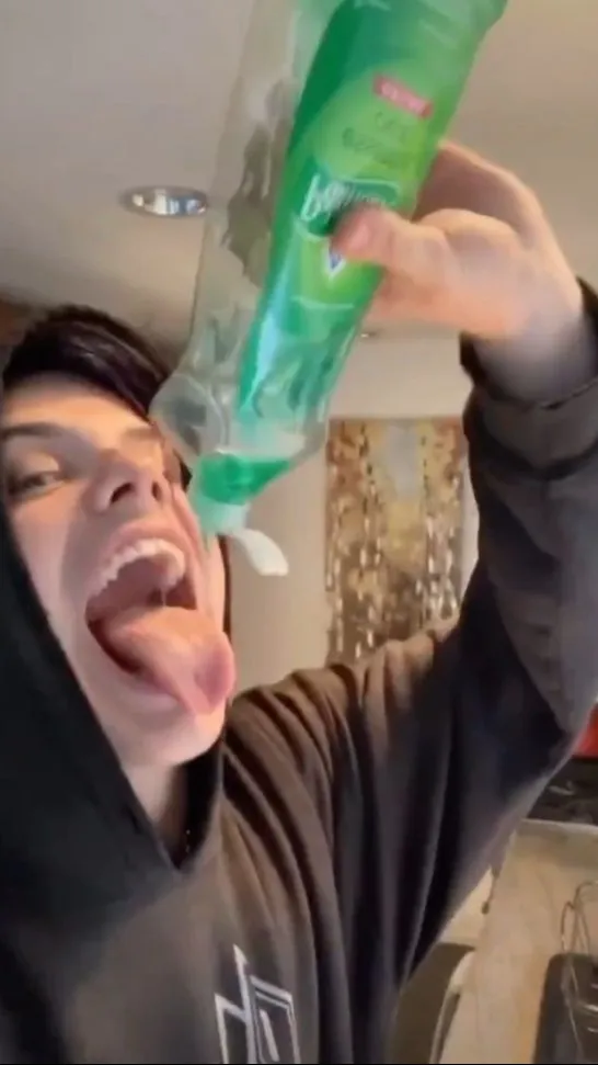 ai character: YUNGBLUD! background