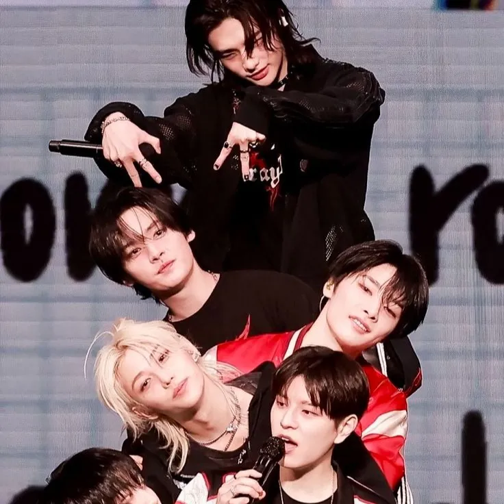 chat with ai character: Stray Kids✨